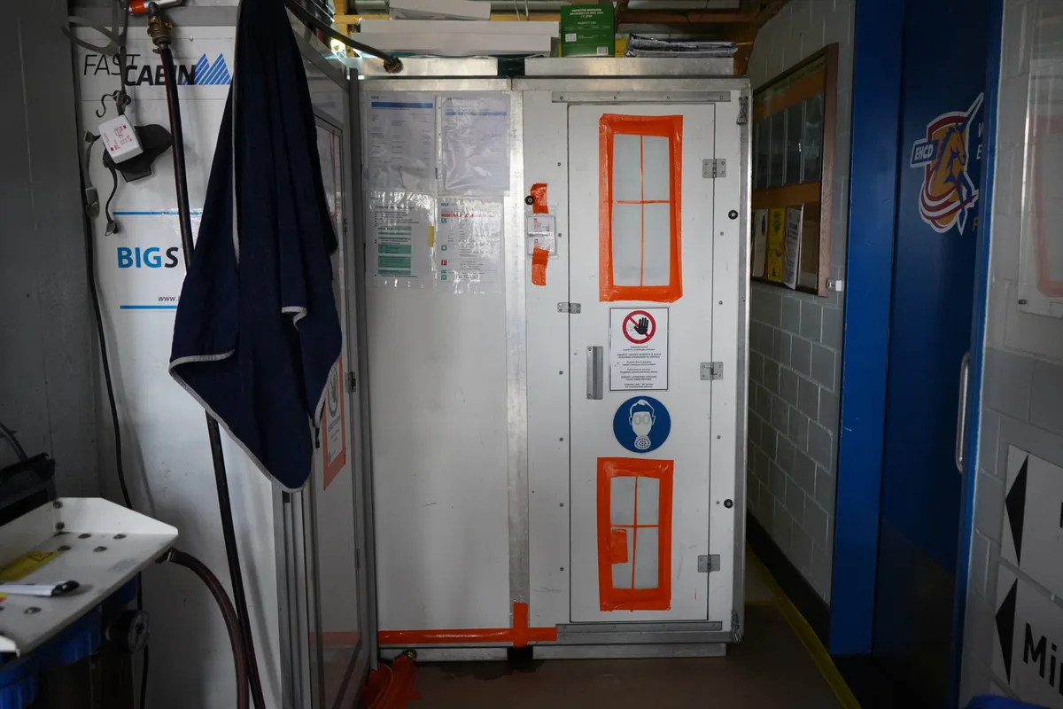 Blick auf die Aussenseite der Schleuse.